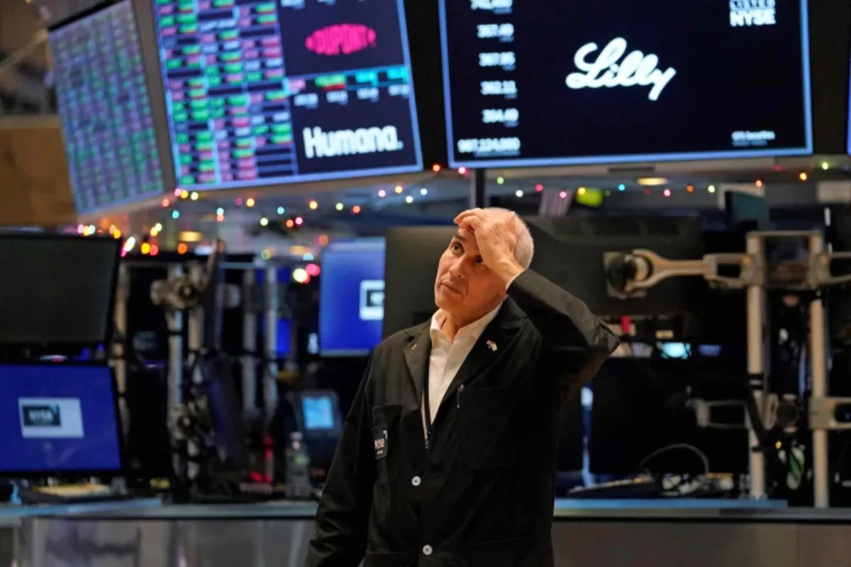Wall Street Melemah Signifikan Akibat Data Tenaga Kerja AS