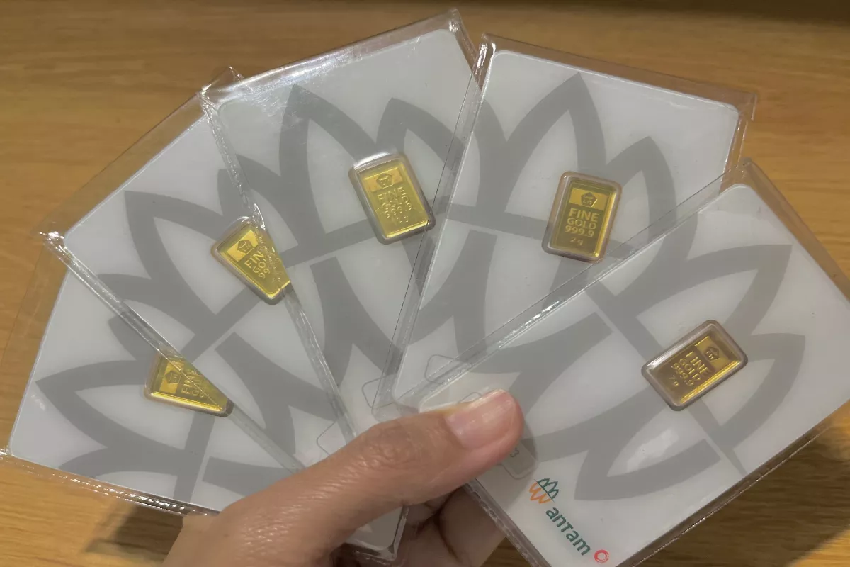 Harga Emas Antam Hari Ini Turun Tipis Rp1.000 ke Rp2,795 Juta per Gram