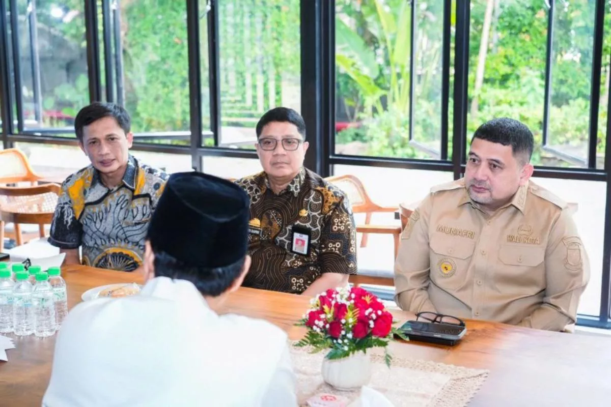 Wali Kota Makassar Bahas Sekolah Rakyat dan Relokasi Kumuh dengan Mensos