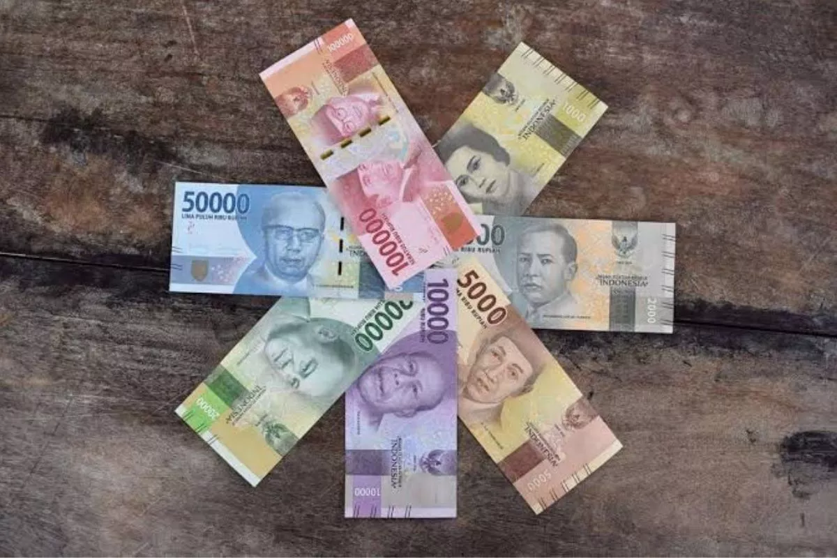 Dibuka Lesu, Rupiah Tertekan ke Level Rp18.066 per Dolar AS