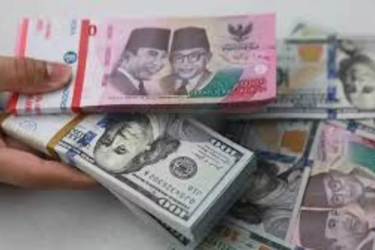 upiah Ditutup Menguat ke Rp18.073, Pasar Menanti Arah Kebijakan The Fed