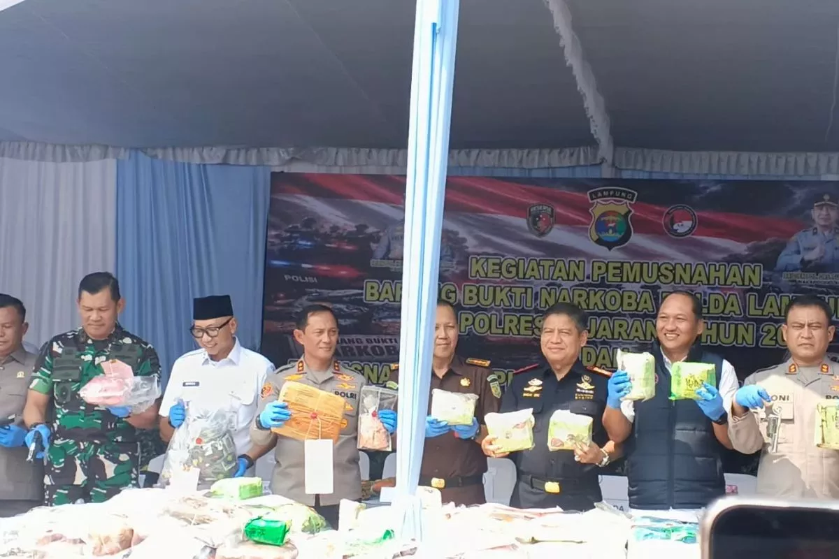 Polda Lampung Sita Narkoba Rp264,9 M dan 166 Senpi Rakitan