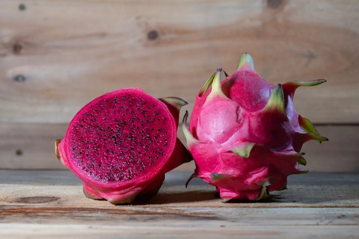 Manfaat Kandungan Nutrisi Buah Naga untuk Kulit Sehat Glowing Alami
