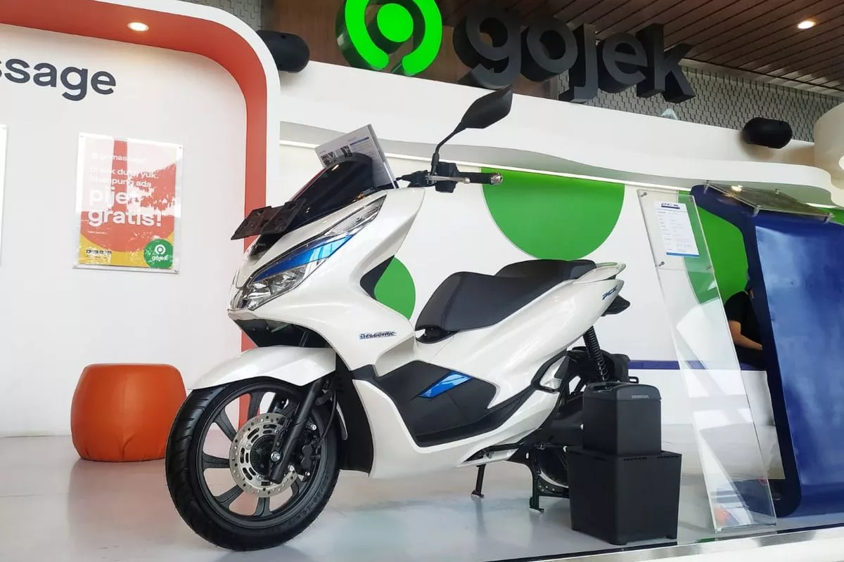 Alasan Honda PCX Electric Tetap Menggunakan Aki Meski Berbaterai