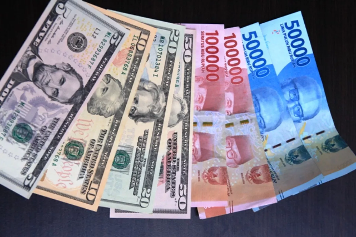 Kurs Rupiah Berpotensi Melemah, Simak Prediksi Pergerakannya Hari Ini