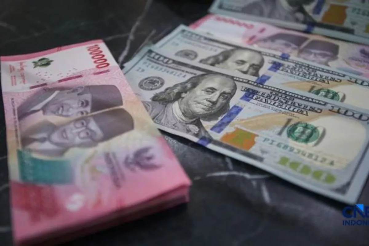 Rupiah Diproyeksi Bergerak Fluktuatif di Tengah Penguatan Dolar AS