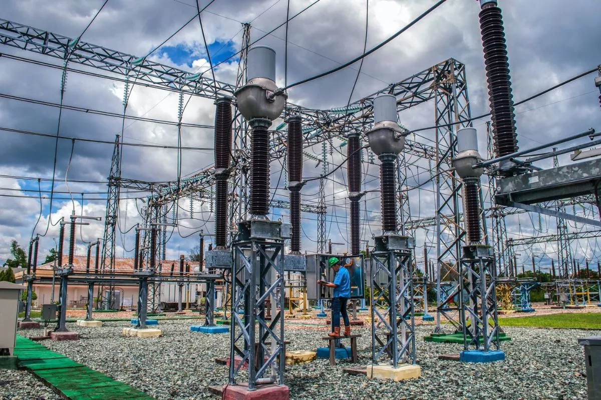 PLN Kejar Pemulihan Listrik NTT, RS dan Posko Jadi Prioritas