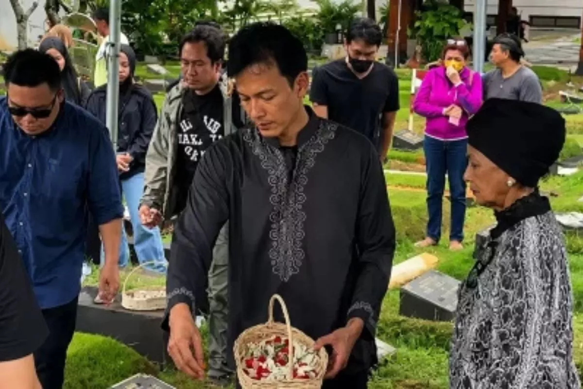 Ibunda Fedi Nuril Berpulang, Nanda Nuril Sempat Bimbing Zikir