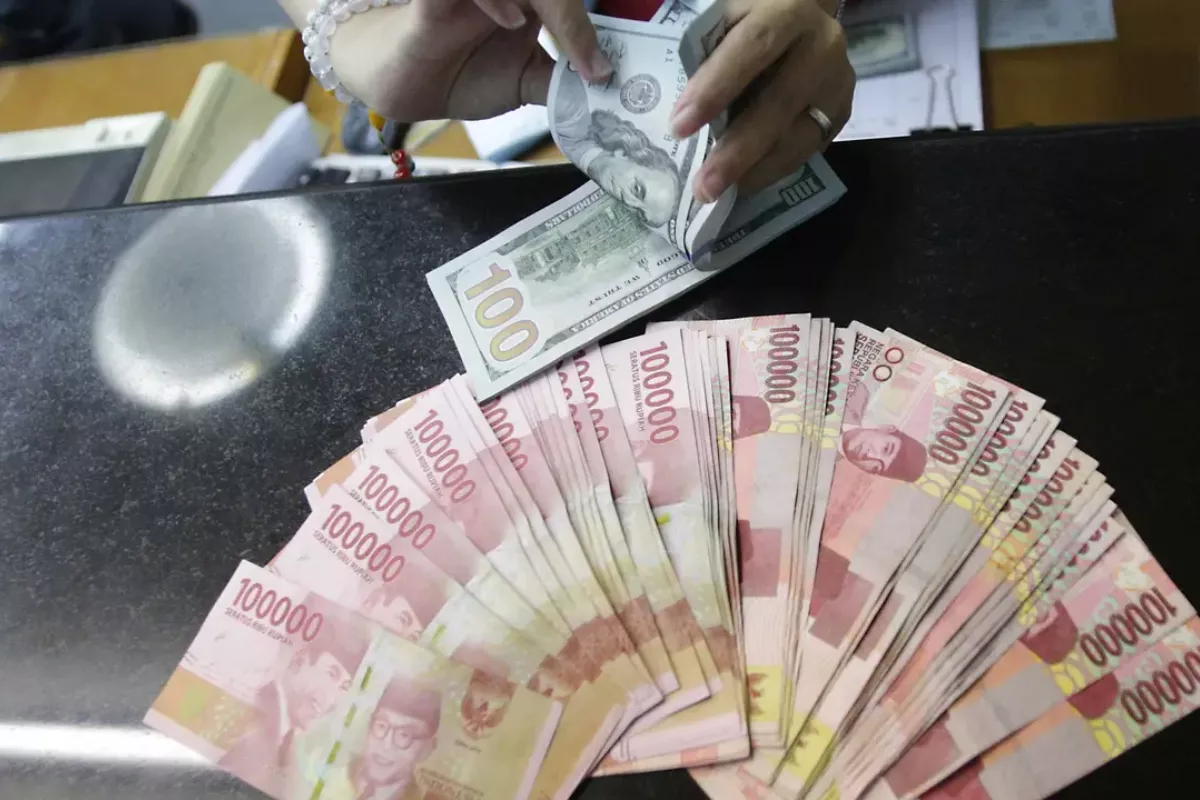 Nilai Tukar Rupiah Ditutup Naik ke Level Rp 17.888 per Dollar Amerika