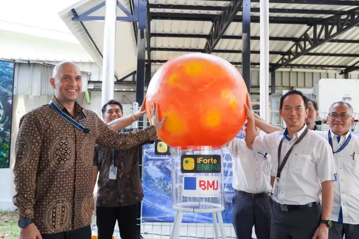 BMJ dan iForte Energi Resmikan PLTS Atap 5,5 MWp