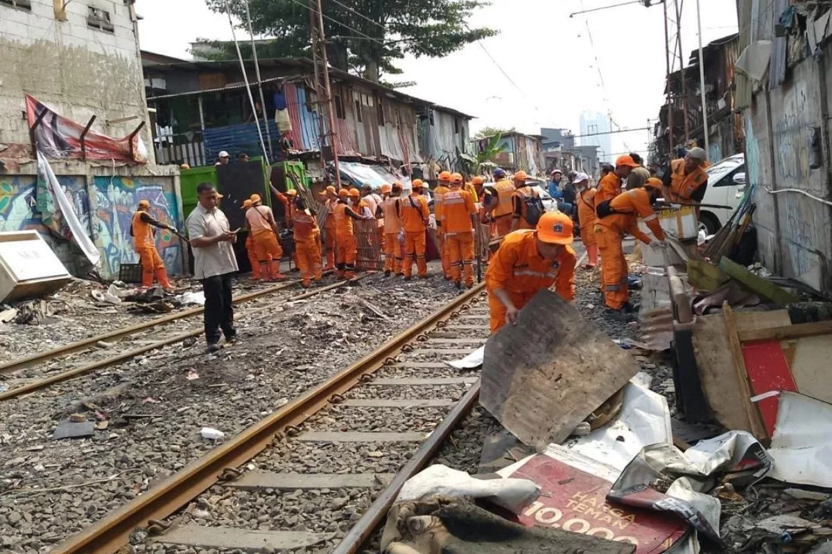 KAI Daop 1 Jakarta Sebut Pelanggan KA Cikuray Terus Bertambah Sampah