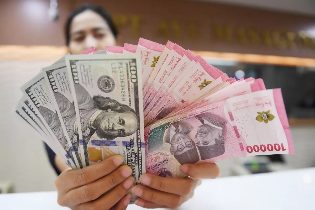 Rupiah Menguat Cek Kurs Dolar AS di BCA BRI Mandiri Dan BNI Hari Ini