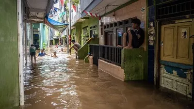 Banjir Kebon Pala Jaktim: Jumat Pagi Satu Meter Lebih Merendam Warga