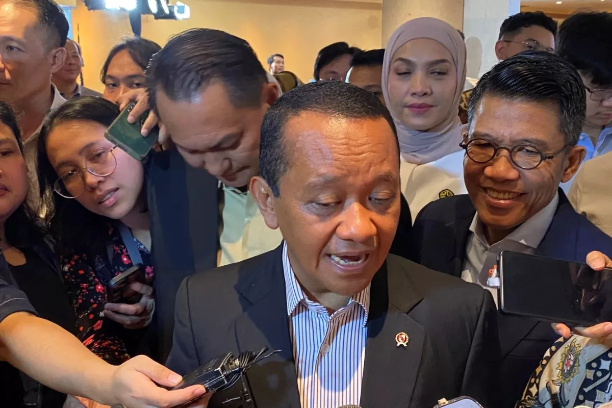 Bahlil Tegaskan Impor Minyak dari Rusia Berlanjut Skema G-to-G
