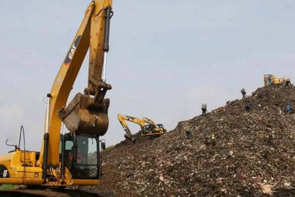 Pemerintah Proses Gunungan Sampah TPA Jadi BBM Terbarukan
