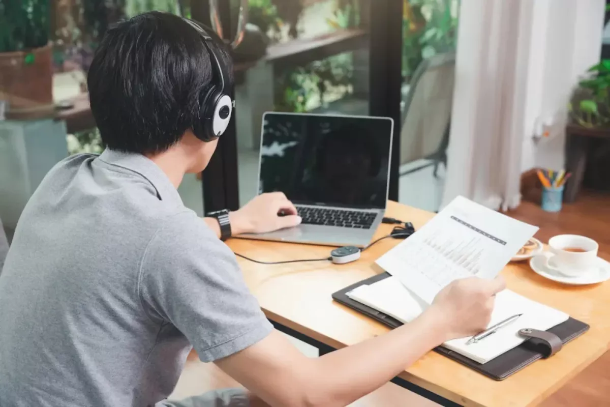 Panduan Fokus Remote Worker Tanpa Multitasking Rumah Oke