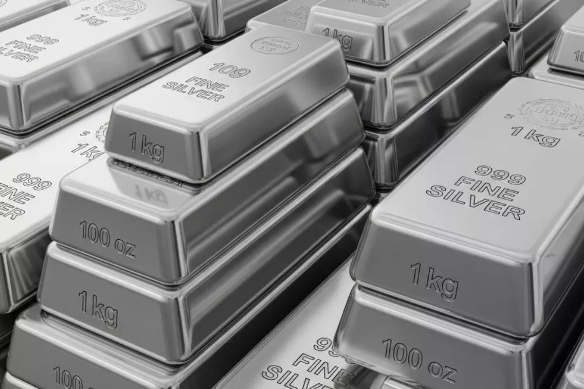 Update Logam Mulia: Perak Antam Hari Ini Naik ke Rp50.200 per Gram