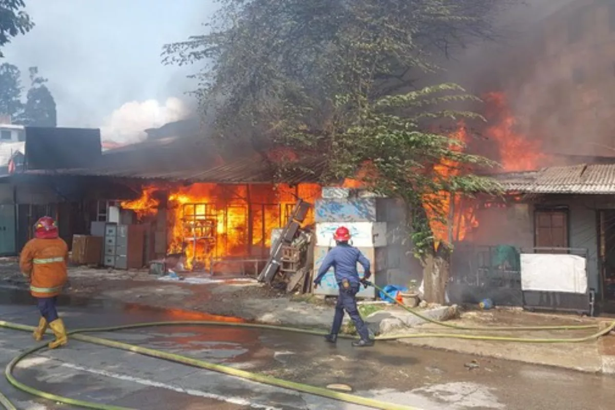 Kebakaran Rumah di Bogor Akibatkan Penghuni Luka-luka