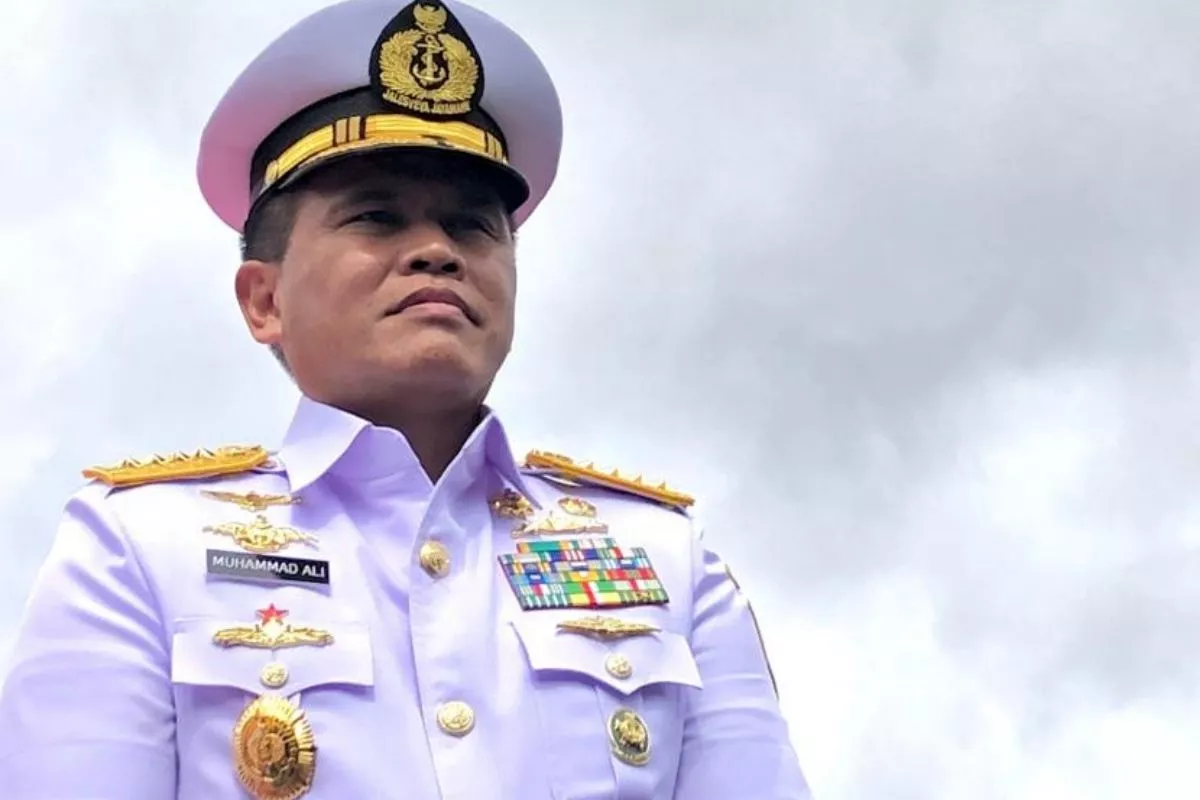 TNI AL Latih Pendaratan Heli di Kapal Induk untuk Karhutla