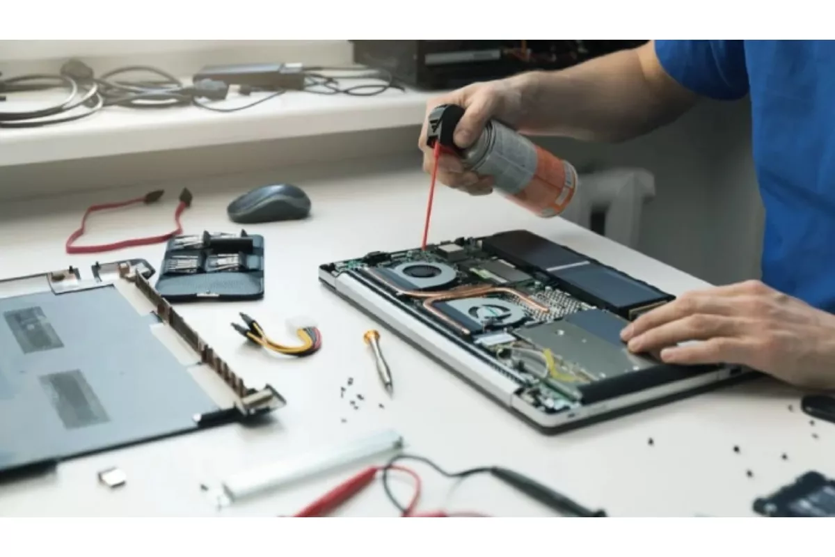 Tips Cara Membersihkan Debu di Ventilasi Laptop agar Tidak Cepat Panas