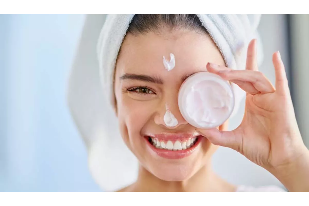 Tips Memilih Skincare Kulit Sensitif Hindari Bahan Berbahaya Ini