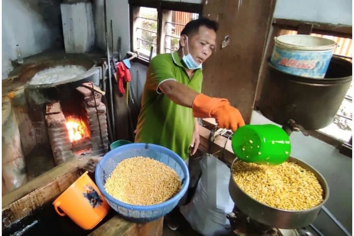 Dilema Perajin Tahu Tinalan Kediri Saat Harga Kedelai Tembus 12 Ribu 