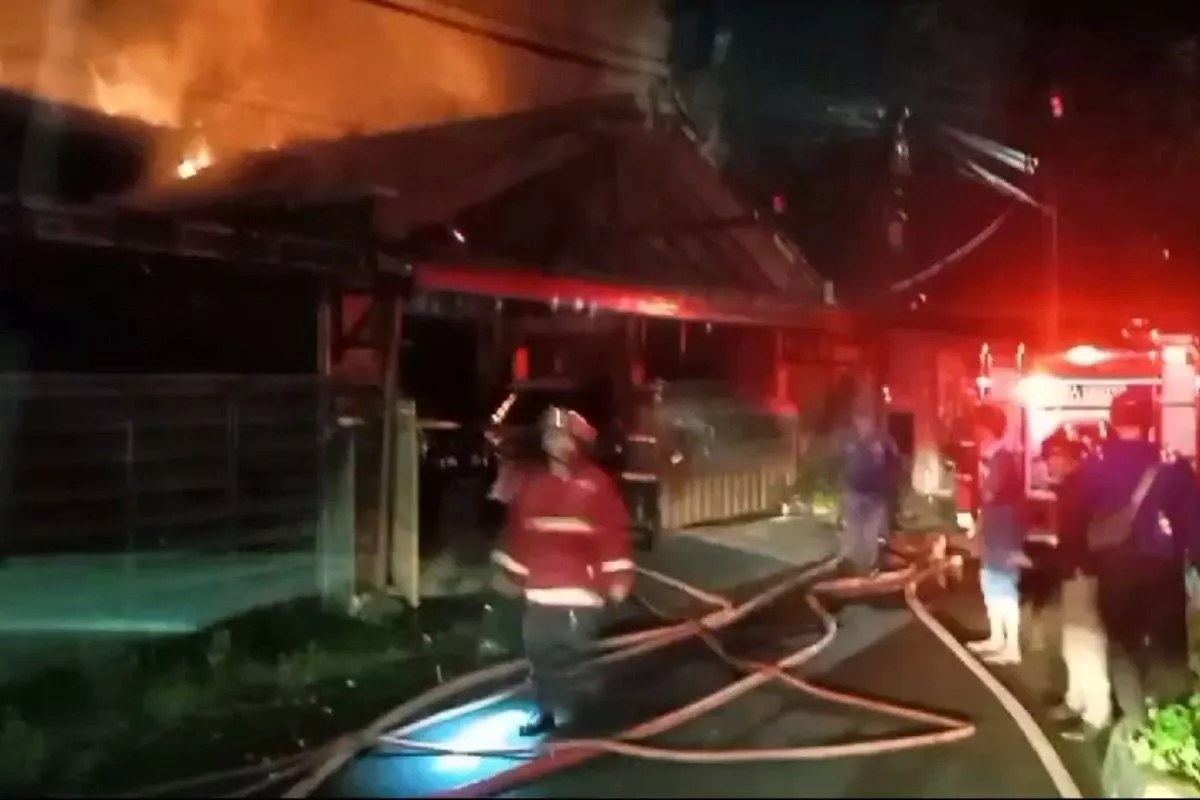 Dua Rumah di Pamulang Terbakar, Enam Korban Berhasil Dievakuasi