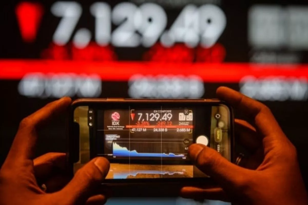 IHSG Anjlok 1,49 Persen, Saham Perbankan Jadi Pemberat Indeks