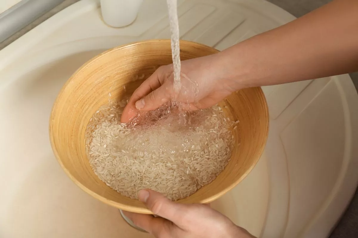 Perlukah Mencuci Beras Sebelum Dimasak? Ini Penjelasan Para Chef