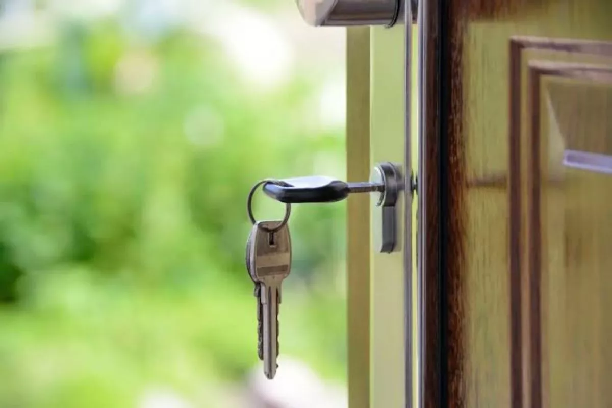 Tips Memilih Kunci Pintu Rumah yang Aman Saat Ditinggal Liburan