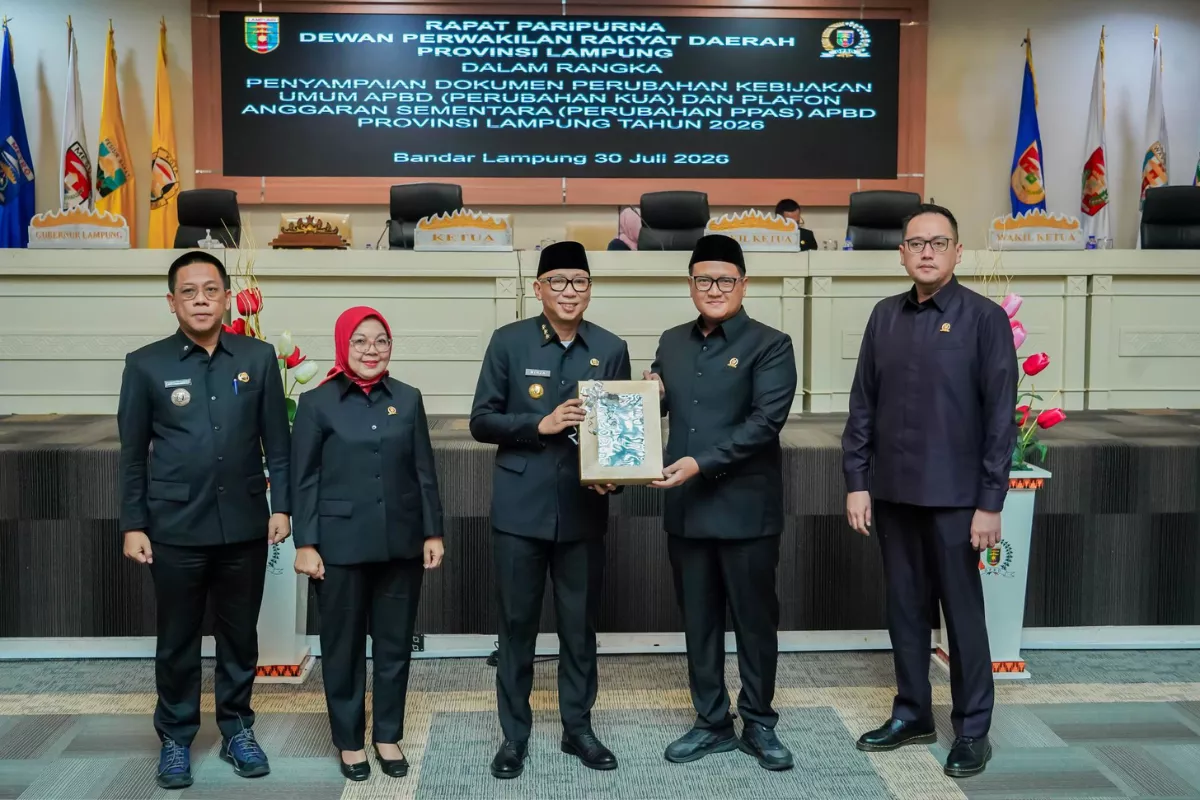 Gubernur Lampung Menyampaikan Rencana KUA-PPAS 2026-2027 Dalam Paripurna