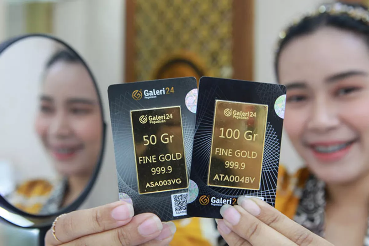 Kompak Stagnan, Cek Harga Emas Antam hingga UBS Hari Senin Ini