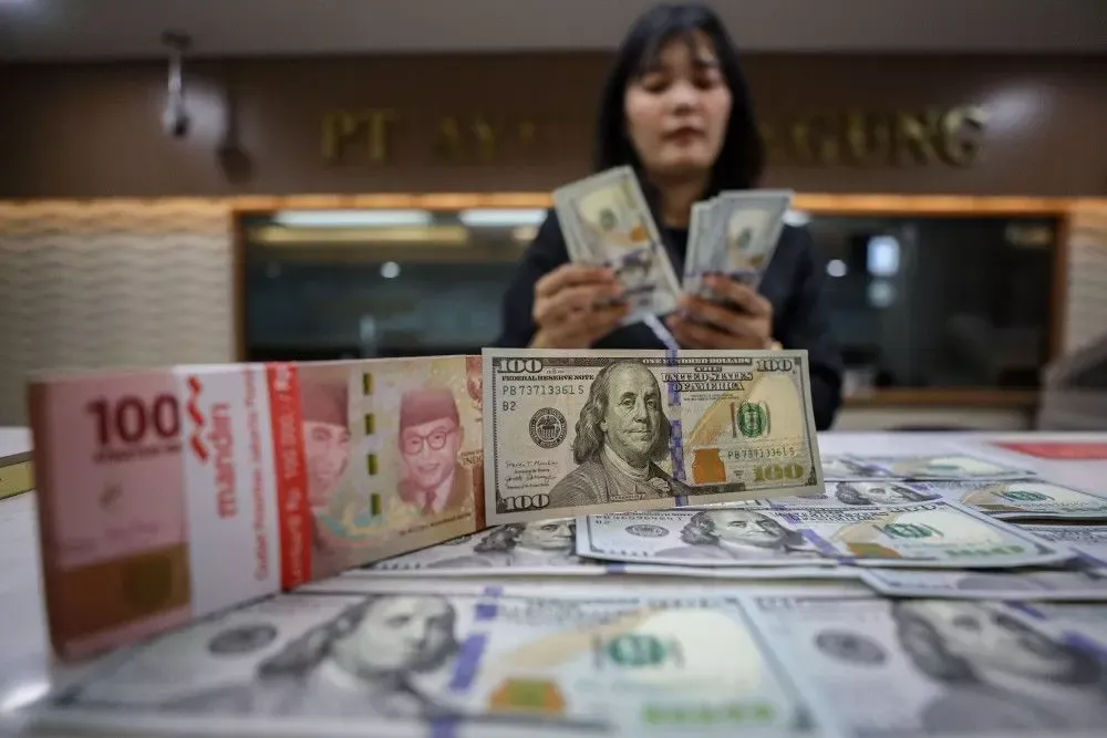 Volatilitas Pasar Global dan Utang Negara Bayangi Kurs Rupiah