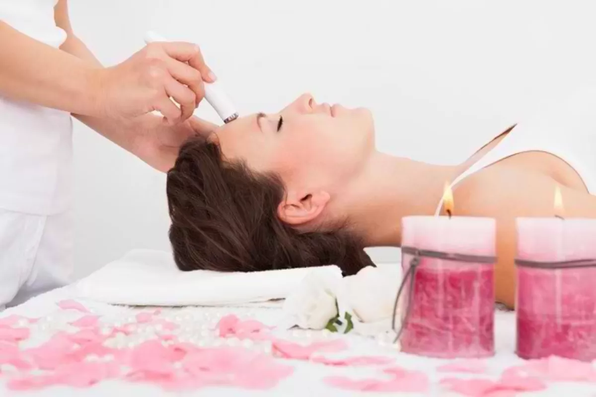 Ingin Cepat Glow Up? Cek Tips Skincare Malam Hari yang Dilupakan