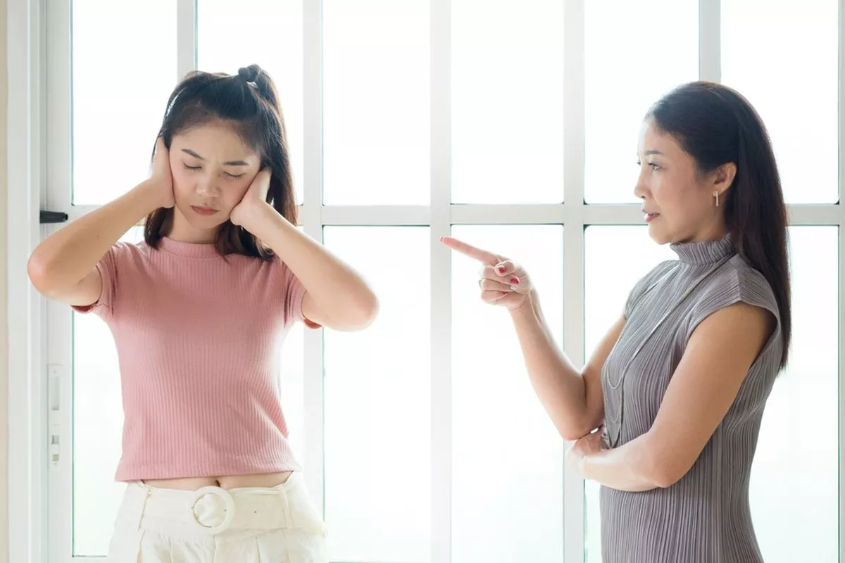 Kenali 7 Tanda Kamu Dibesarkan Orang Tua Narsistik Hingga Dewasa