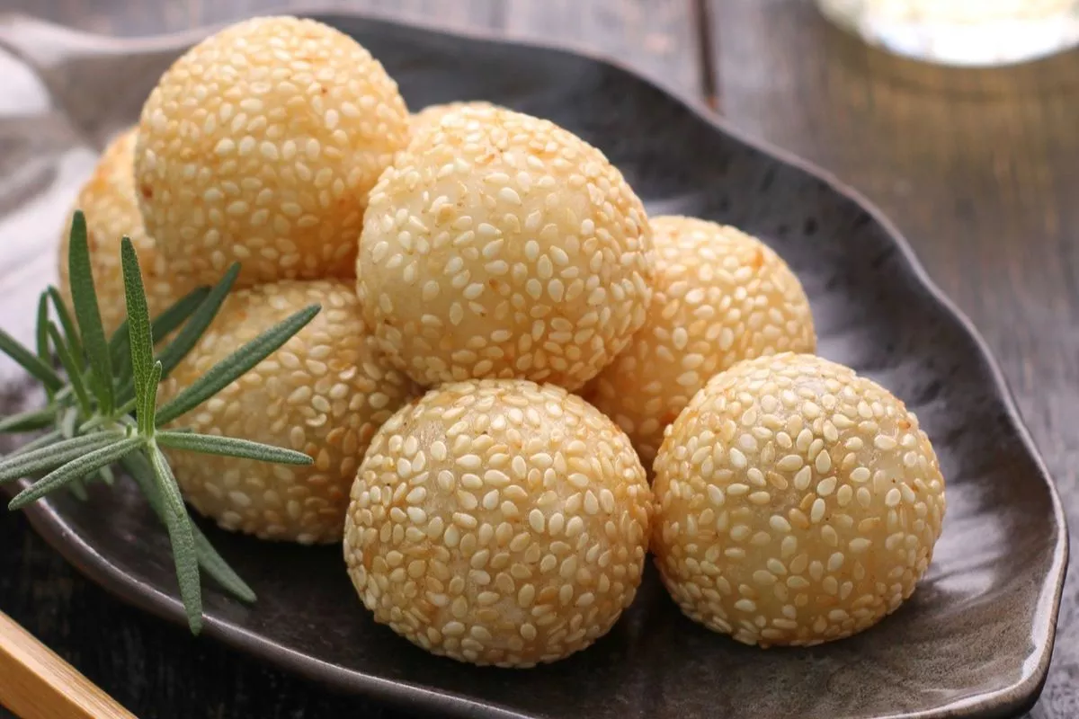 Resep Onde-Onde Kacang Hijau Takaran Sendok Renyah dan Lembut