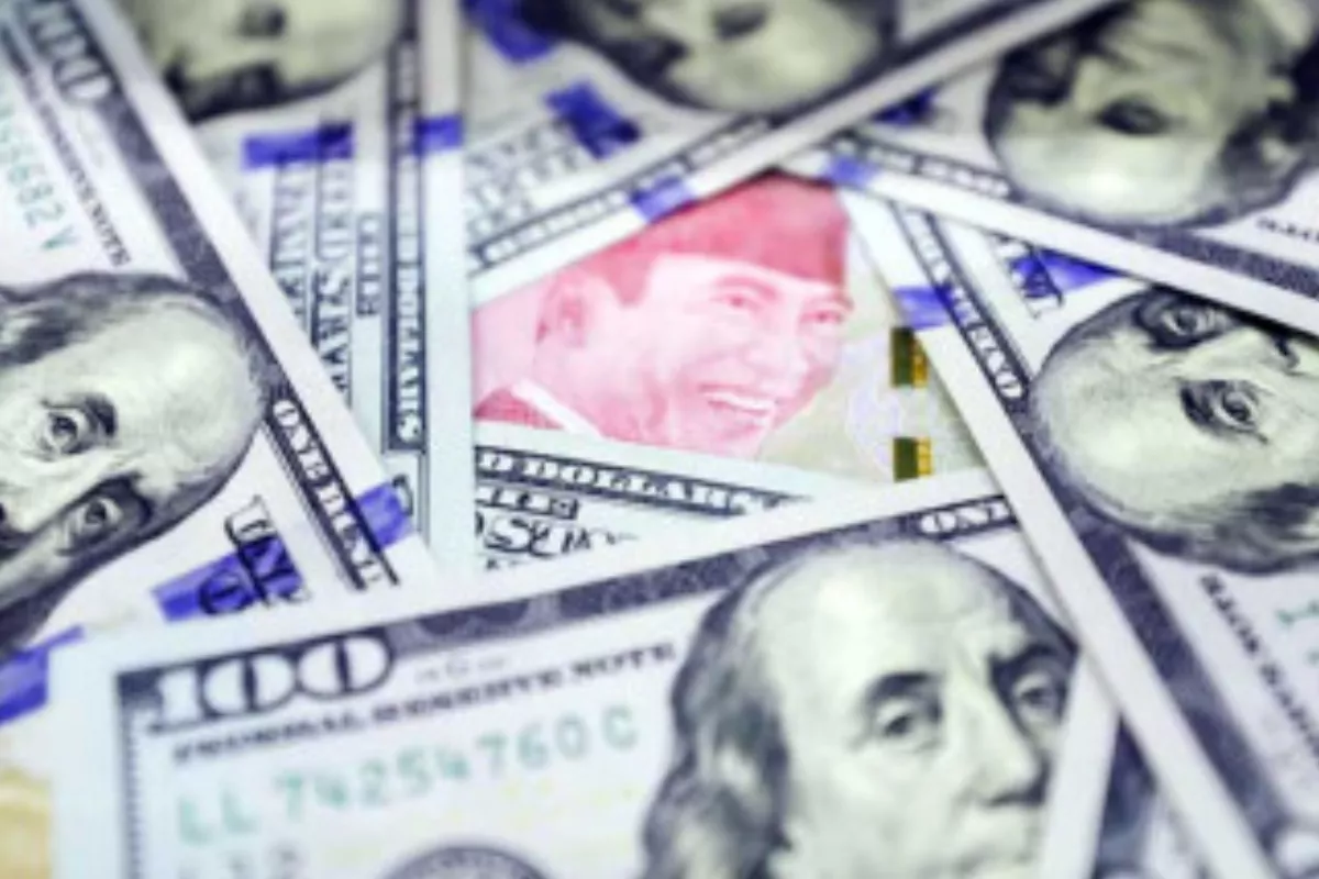 Rupiah Melemah ke Rp17.781 per Dolar AS Cek Kurs BCA Mandiri dan BNI