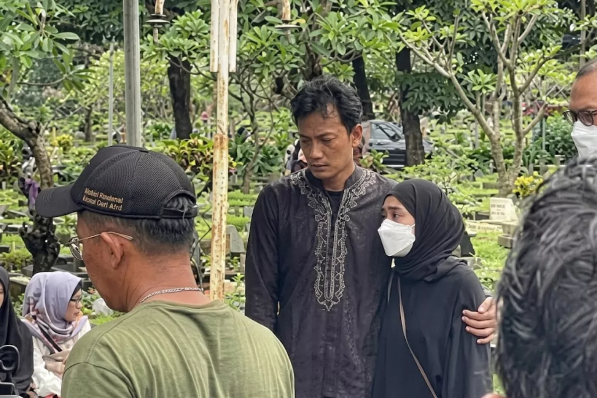 Detik-Detik Kepergian Ibunda Fedi Nuril, Sang Anak Bimbing Zikir