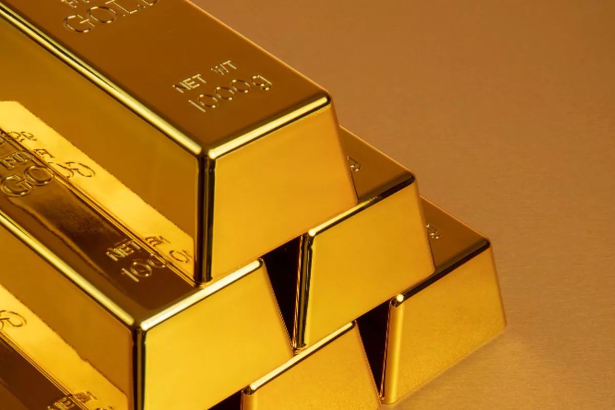 Harga Emas Dunia Anjlok Tajam Akibat Ancaman Inflasi