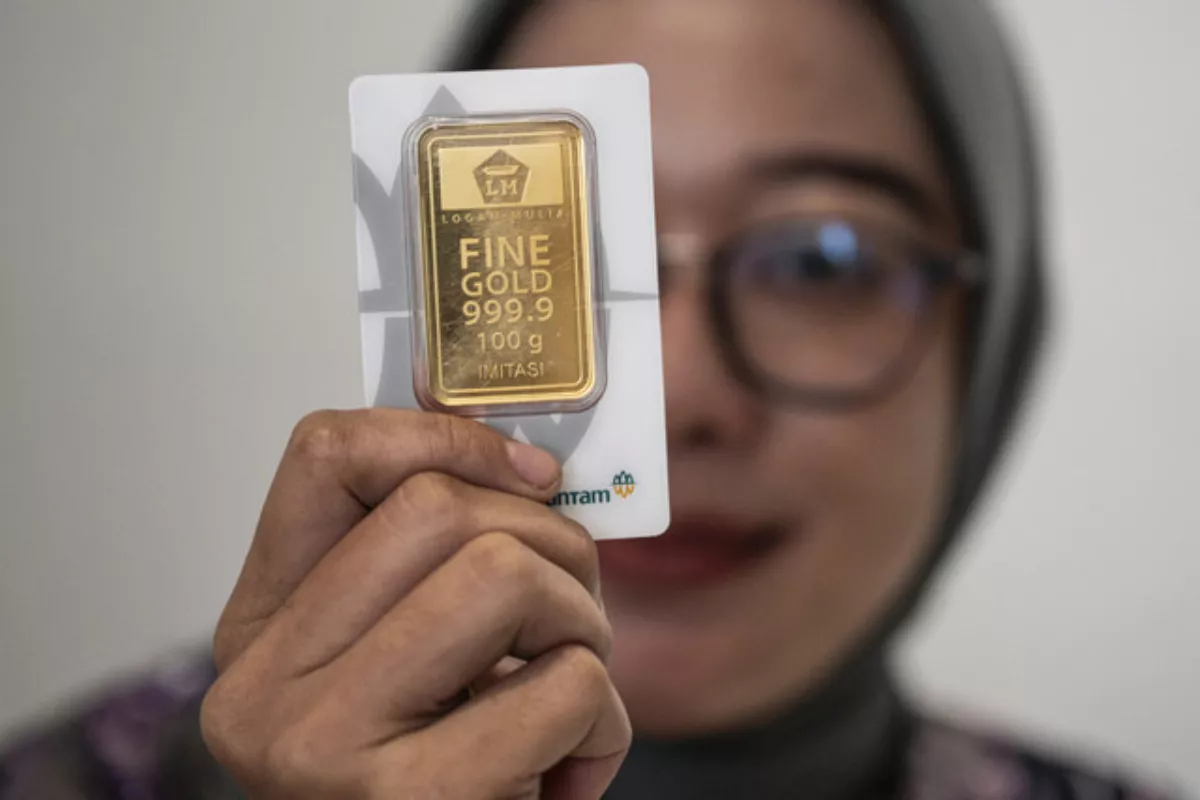 Rincian Harga Emas Antam Hari Ini Anjlok Sebesar Rp 30.000 per Gramnya