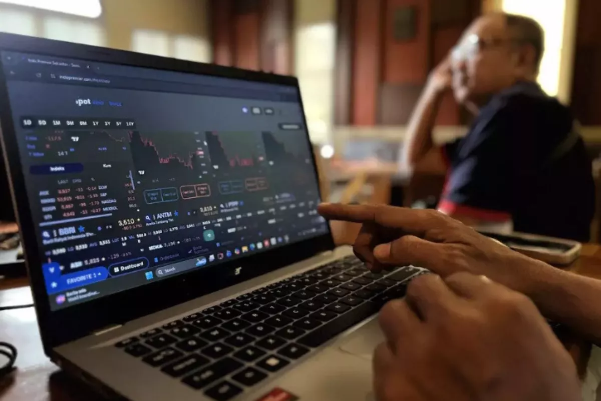 IHSG Merosot Terdampak Tekanan Rupiah serta Sentimen Domestik