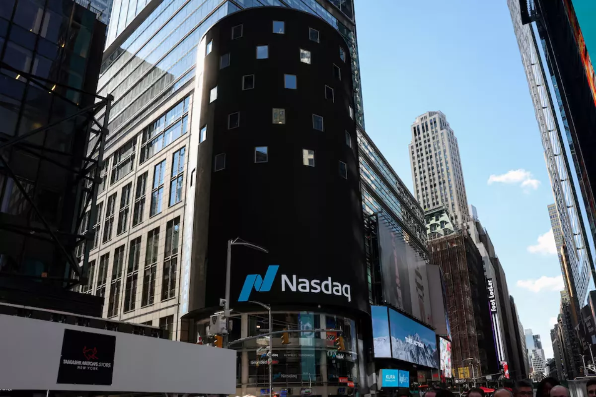 Wall Street Anjlok, Indeks Nasdaq Terpukul 4 Persen