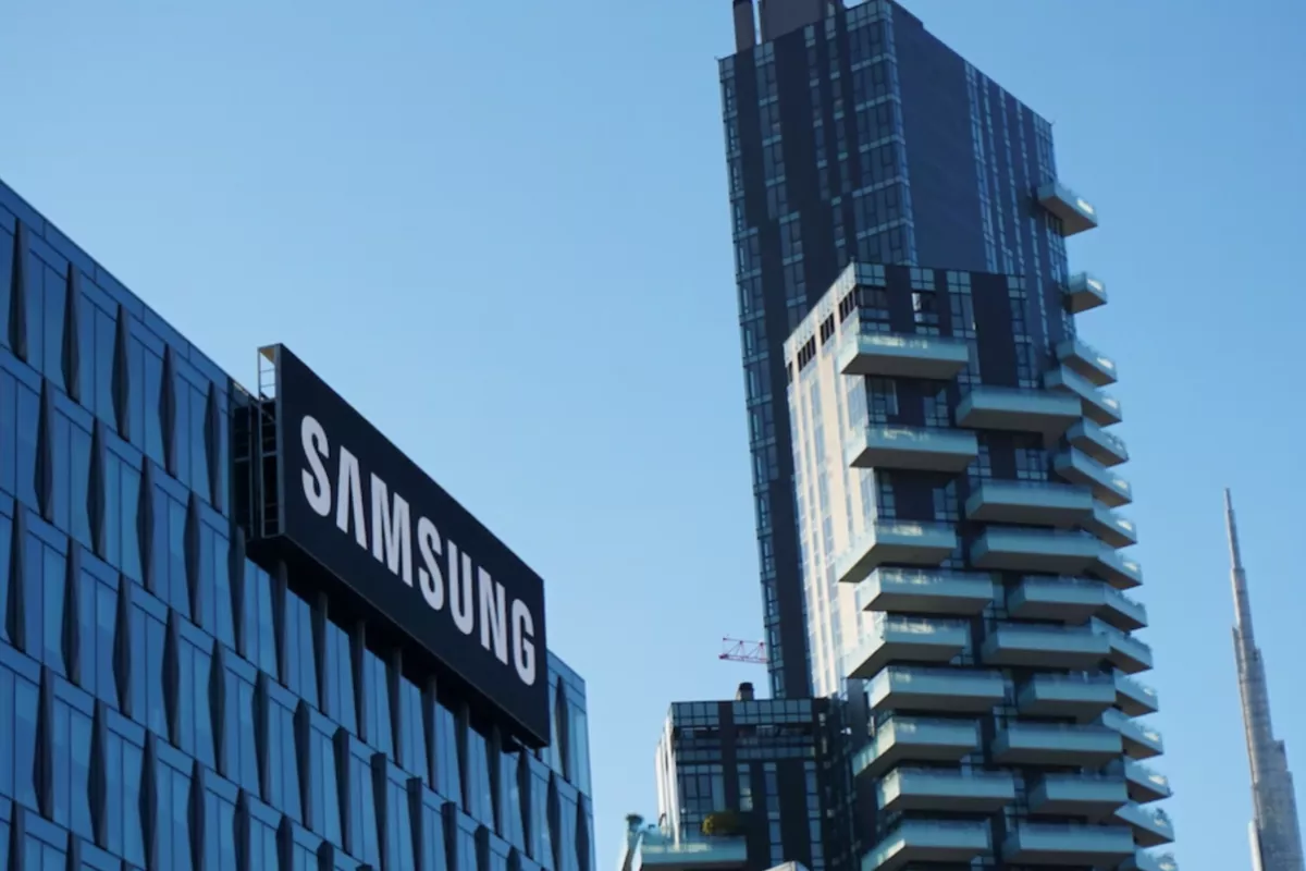 KOSPI Naik 2,3 persen Tembus 6.967, Samsung dan SK Hynix Pimpin Kenaikan