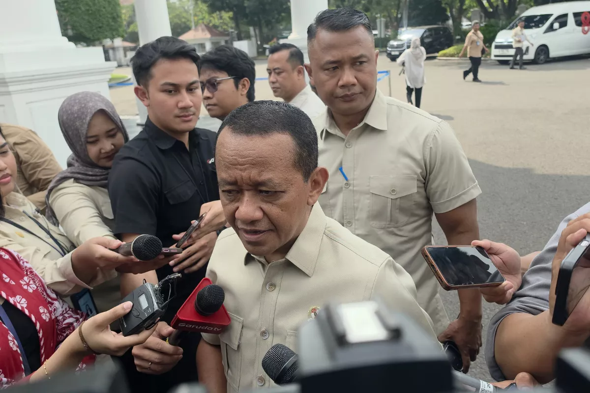 Prabowo Panggil Bahlil, Bahas Listrik Desa Hingga Pabrik Baterai