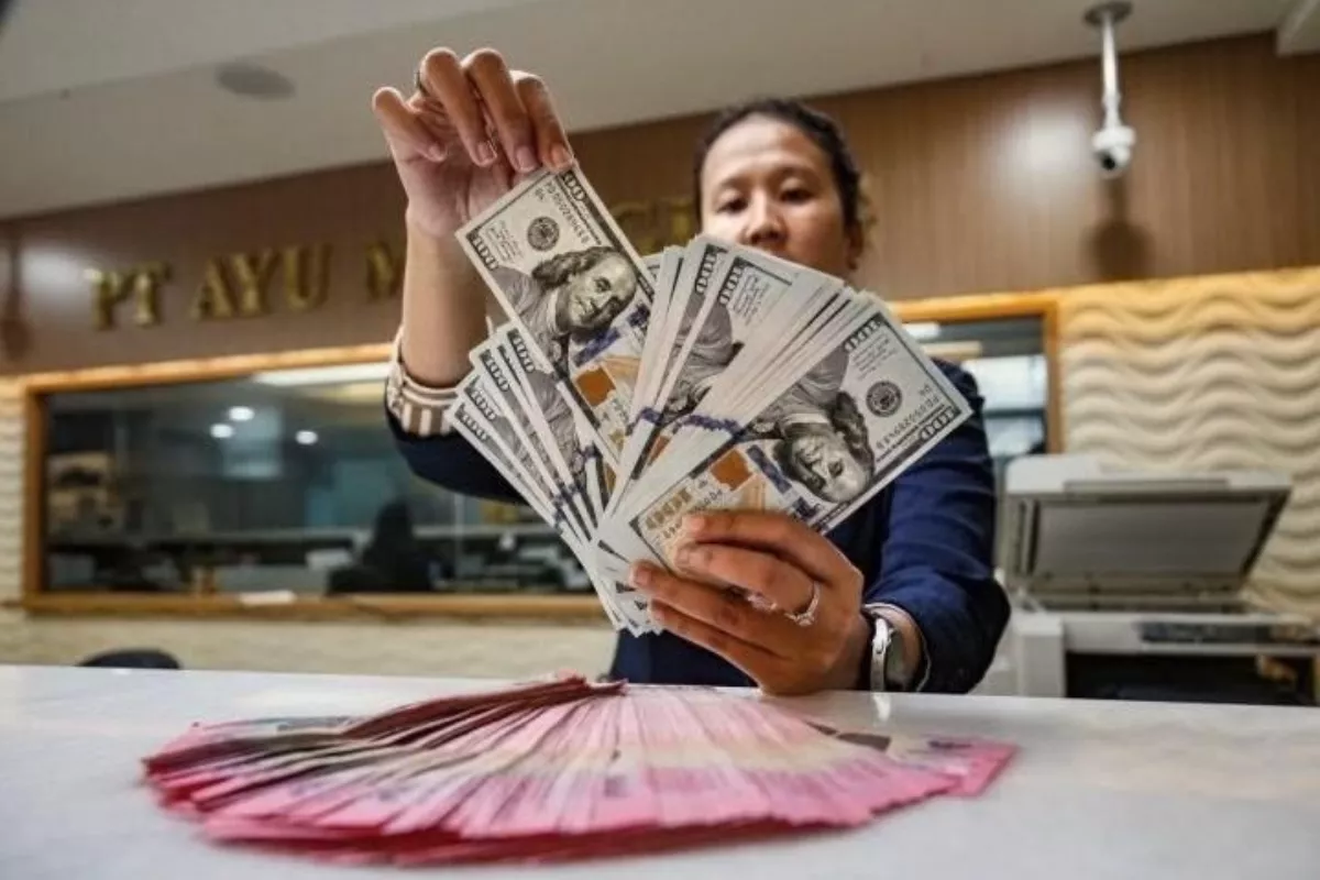 Rupiah Melemah Saat Mata Uang Asia Menguat Pada Perdagangan Hari Ini
