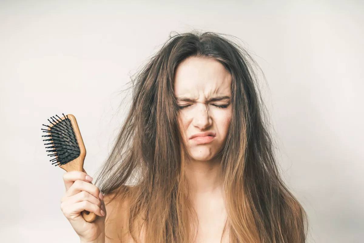 Pahami Penyebab Kerontokan Rambut dan Cara Atasi