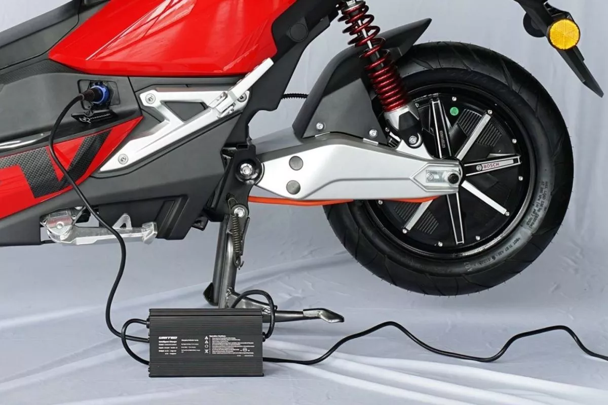 Usia Pakai Baterai Motor Listrik Sebelum Drop dan Tanda Penurunannya