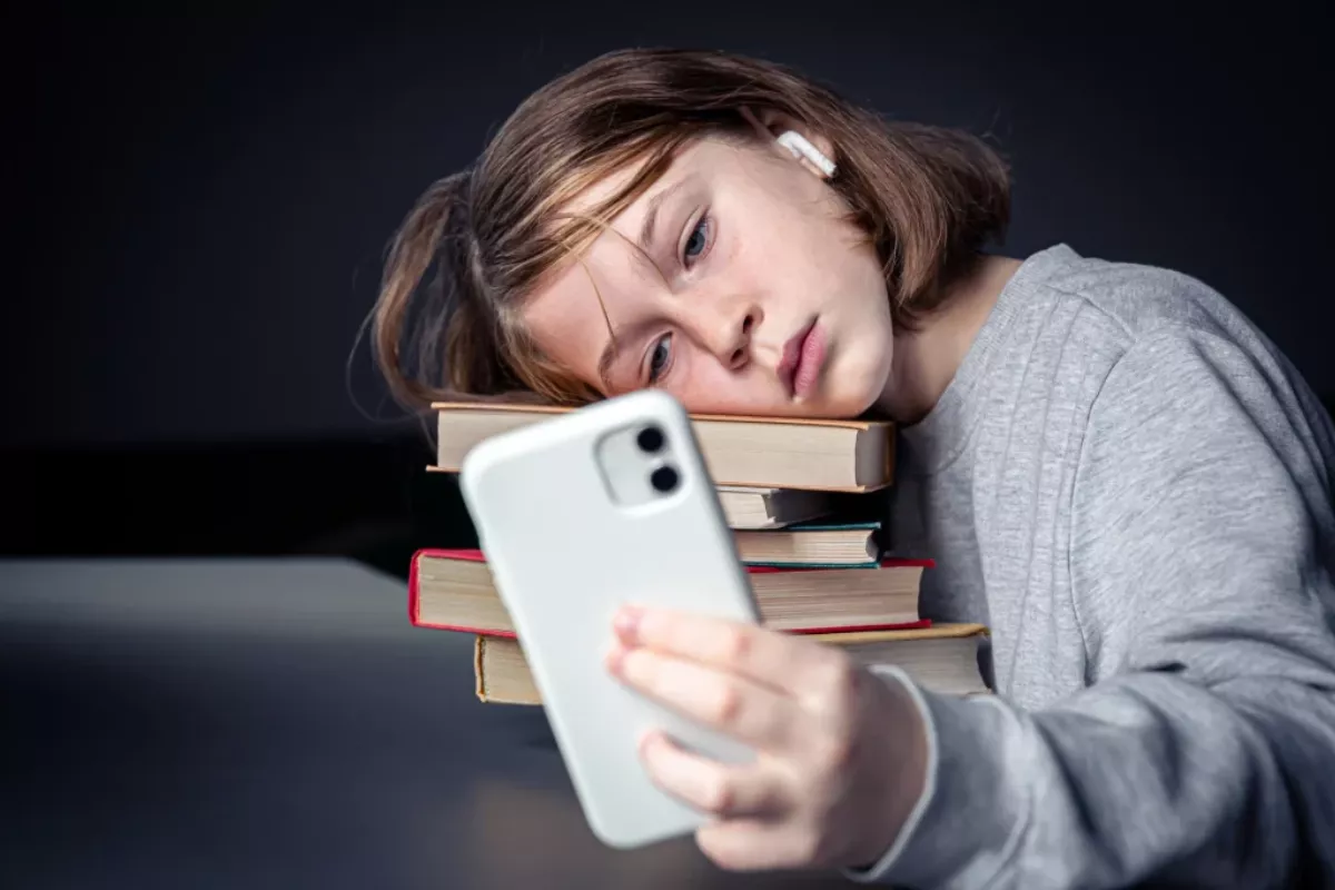 Bahaya Kecanduan Gadget pada Anak