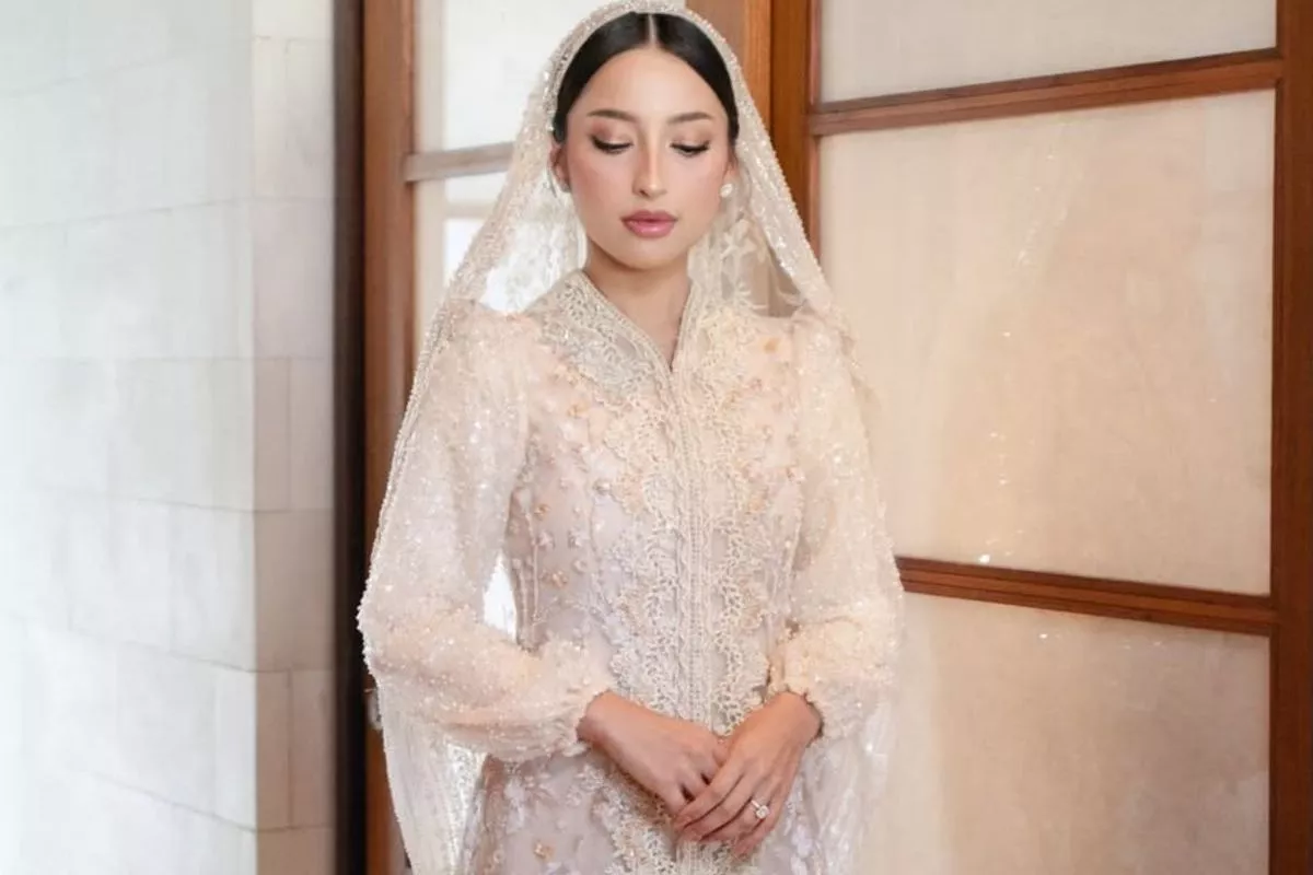 Mengintip Keindahan Gaun Pengantin Jennifer Coppen Rancangan Hian Tjen