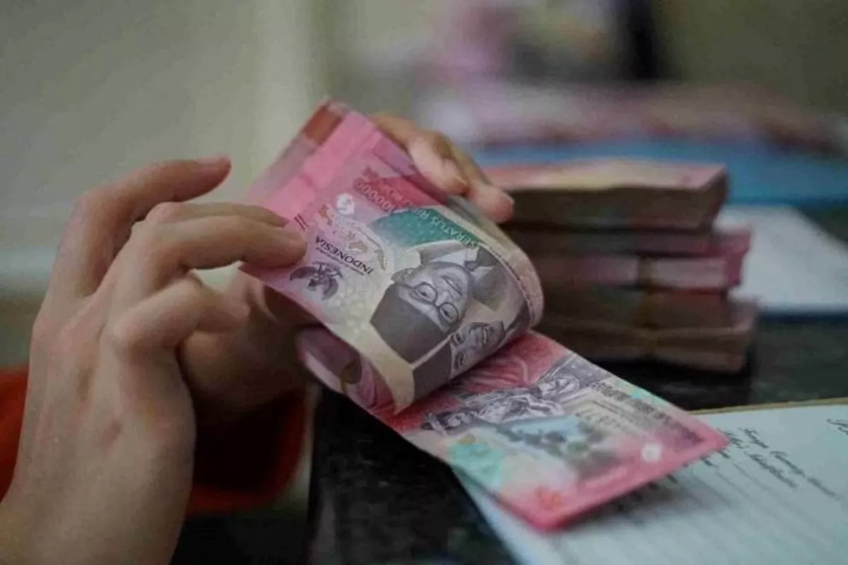 Rupiah Diproyeksi Kembali Anjlok di Kisaran Ini pada Perdagangan Besok
